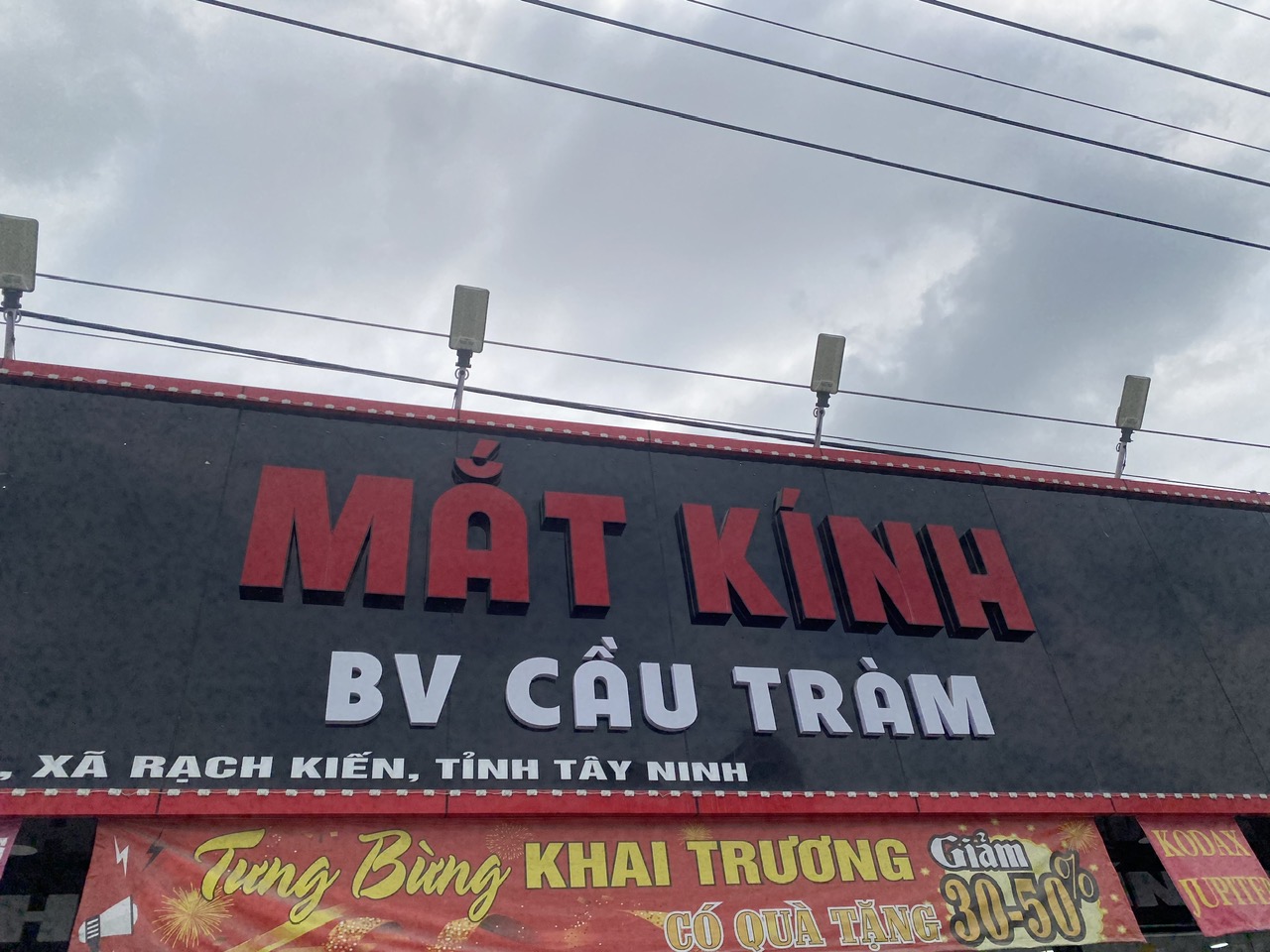mắt kính Cần Đước 
