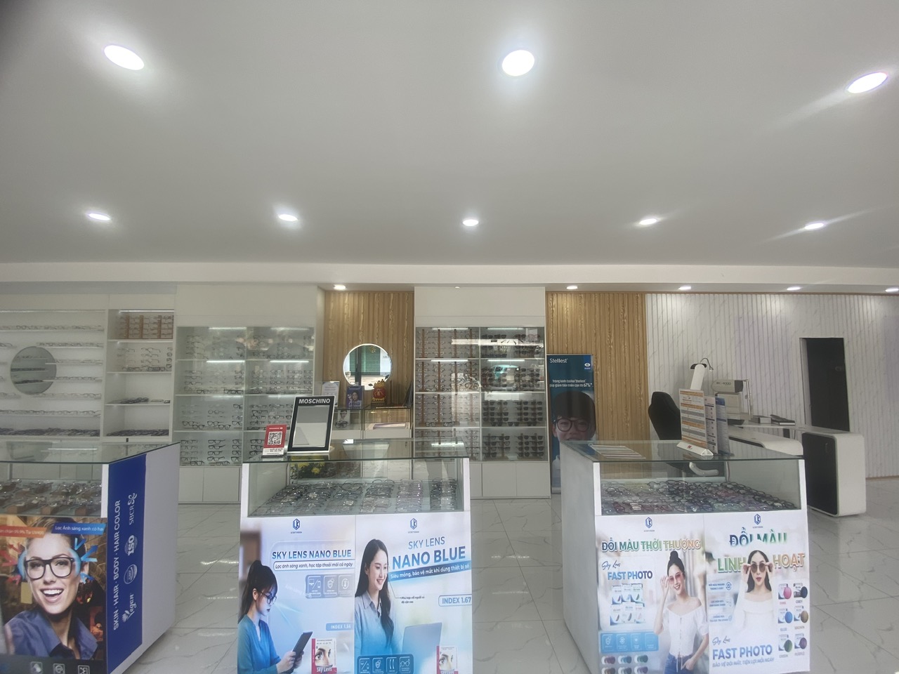 mắt kính Cần Đước